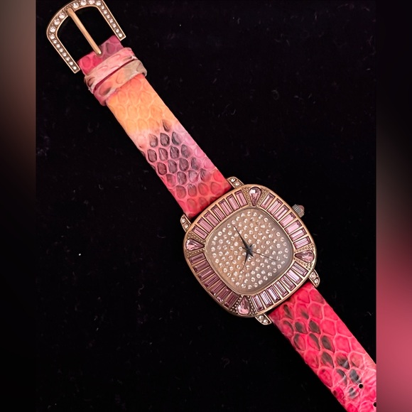 Heidi Daus Accessories - 🔴 Heidi Daus collectible w/art-deco soft pink psurrounding